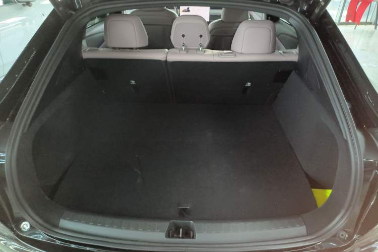 Used ONVO L60 2024 85 kWh Rear-Drive Version Trunk