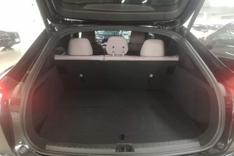 Used ONVO L60 2024 60 kWh Rear-Drive Version Trunk