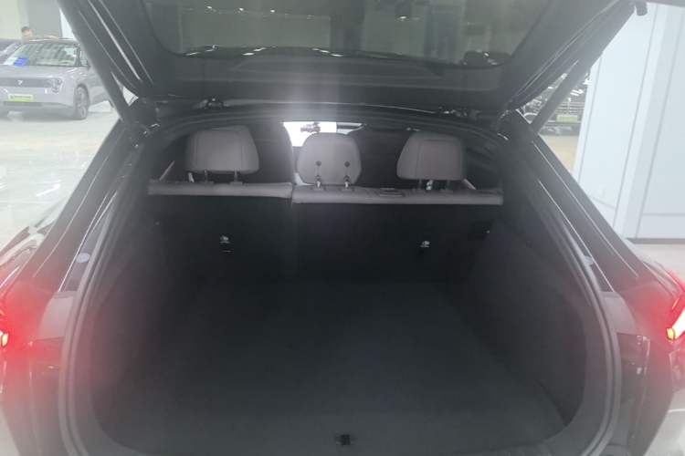 Used ONVO L60 2024 60 kWh Rear-Drive Version Trunk