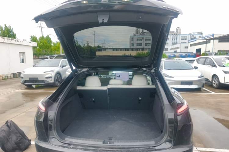Used ONVO L60 2024 60 kWh Rear-Drive Version Trunk