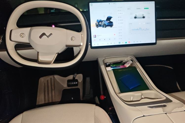 Used ONVO L60 2024 60 kWh Rear-Drive Version Center Console