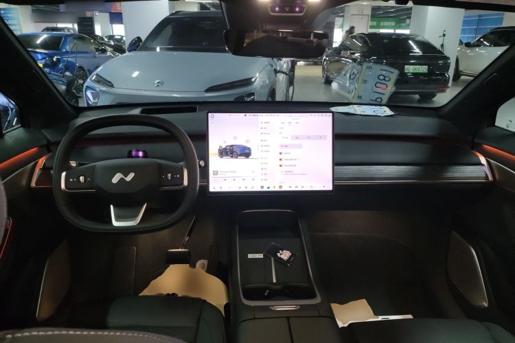 Used ONVO L60 2024 60 kWh All-Wheel Drive Center Console