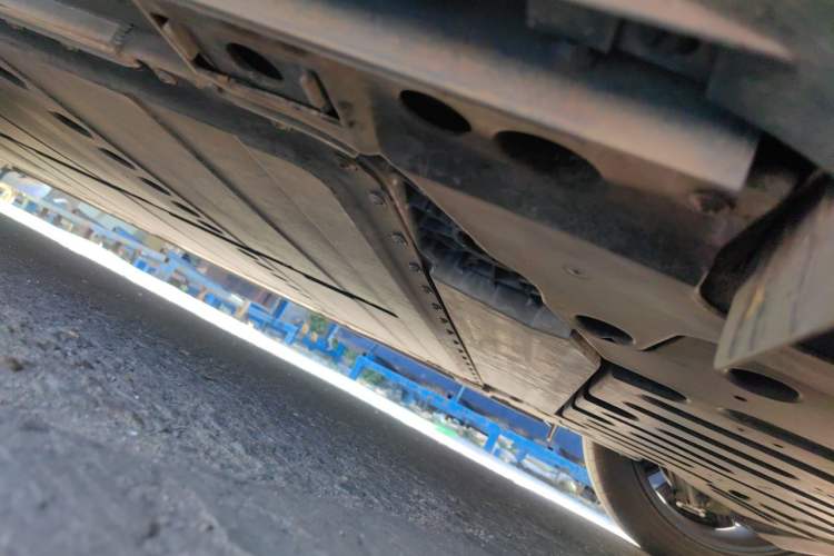 Used ONVO L60 2024 60 kWh All-Wheel Drive Chassis Rear Left