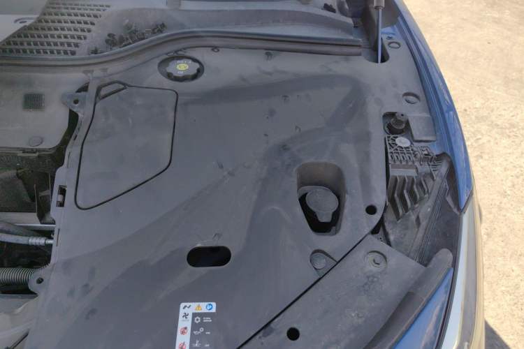 Used ONVO L60 2024 60 kWh All-Wheel Drive Engine Bay Left