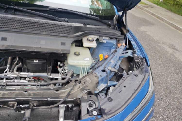 Used ONVO L60 2024 60 kWh Rear-Drive Version Engine Bay Left