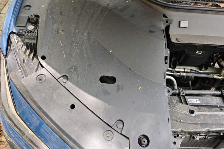 Used ONVO L60 2024 60 kWh Rear-Drive Version Engine Bay Right
