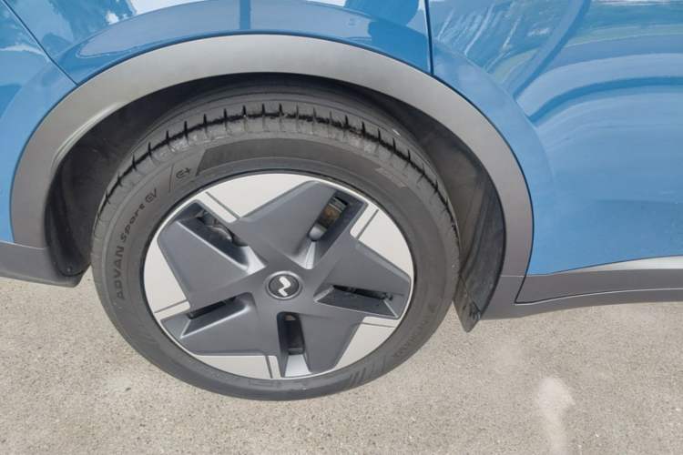 Used ONVO L60 2024 60 kWh All-Wheel Drive Exterior 5