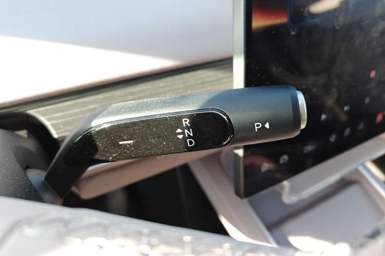 Used ONVO L60 2024 60 kWh All-Wheel Drive Gear Lever