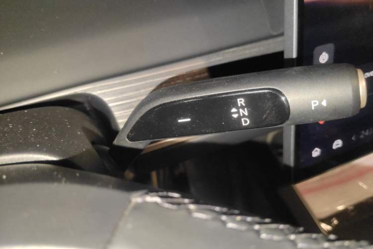 Used ONVO L60 2024 60 kWh All-Wheel Drive Gear Lever