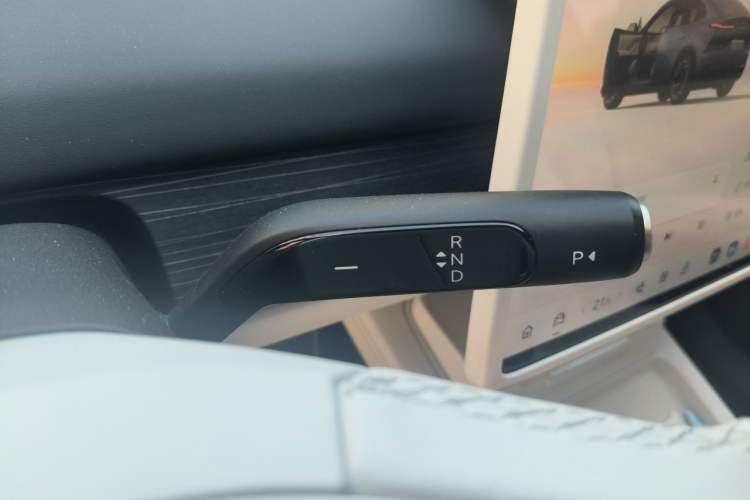 Used ONVO L60 2024 60 kWh All-Wheel Drive Gear Lever
