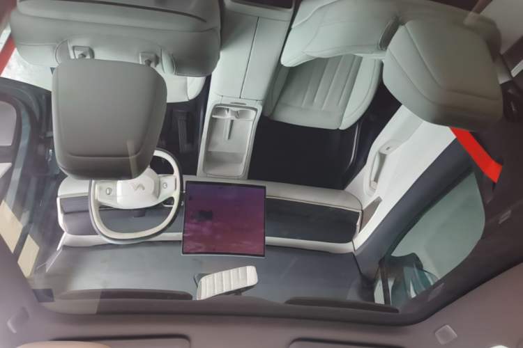 Used ONVO L60 2024 60 kWh Rear-Drive Version Headliner