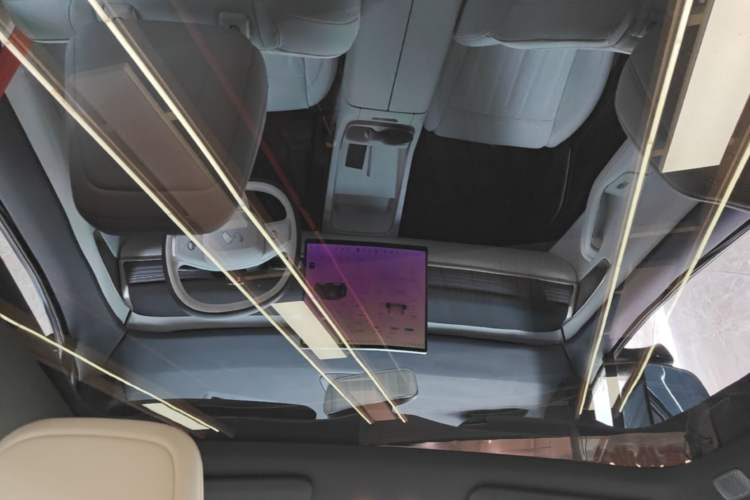 Used ONVO L60 2024 60 kWh Rear-Drive Version Headliner