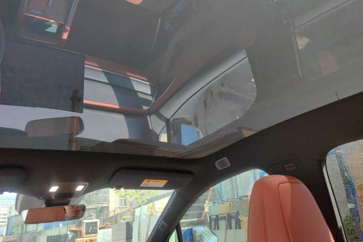 Used ONVO L60 2024 60 kWh All-Wheel Drive Headliner