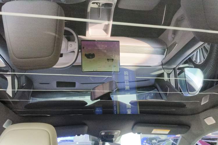 Used ONVO L60 2024 60 kWh Rear-Drive Version Headliner