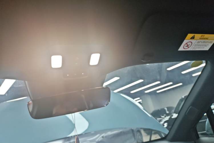 Used ONVO L60 2024 60 kWh Rear-Drive Version Headliner