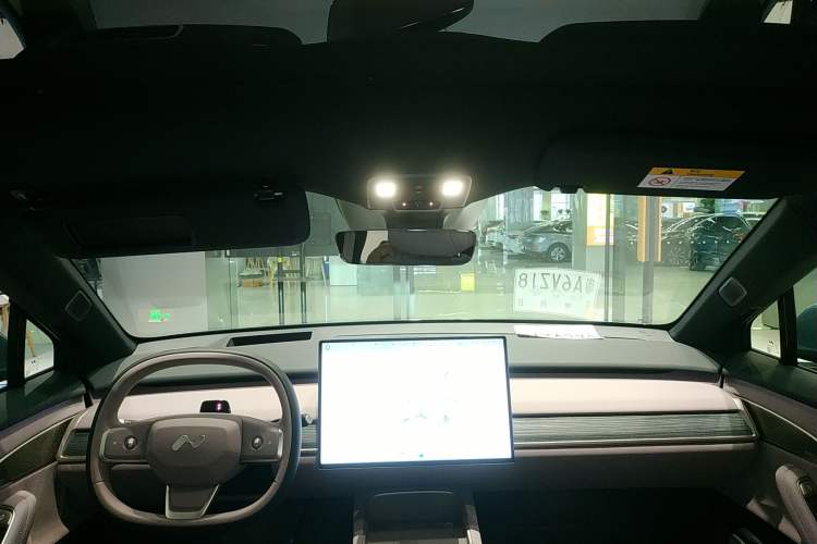 Used ONVO L60 2024 60 kWh Rear-Drive Version Headliner