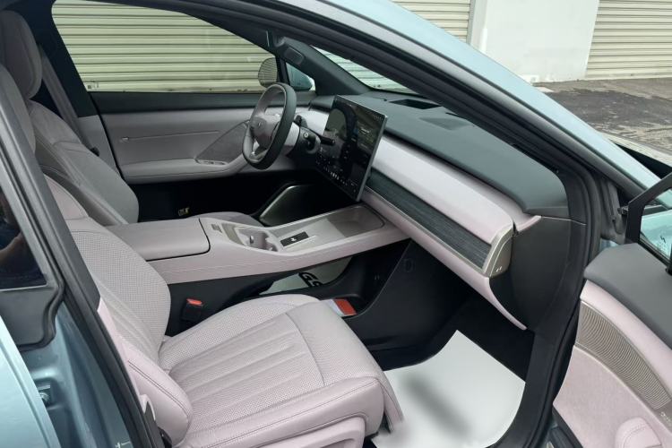 Used ONVO L60 2024 60 kWh Rear-Drive Version Interior 12