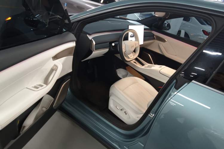 Used ONVO L60 2024 60 kWh Rear-Drive Version Interior 3