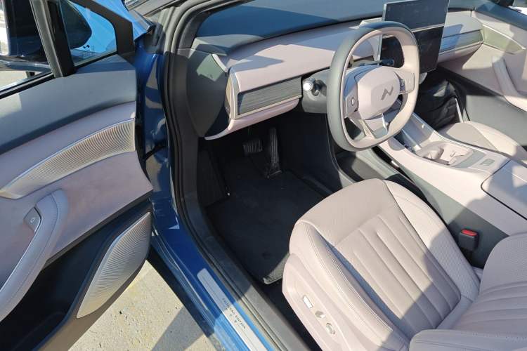 Used ONVO L60 2024 60 kWh All-Wheel Drive Interior 3