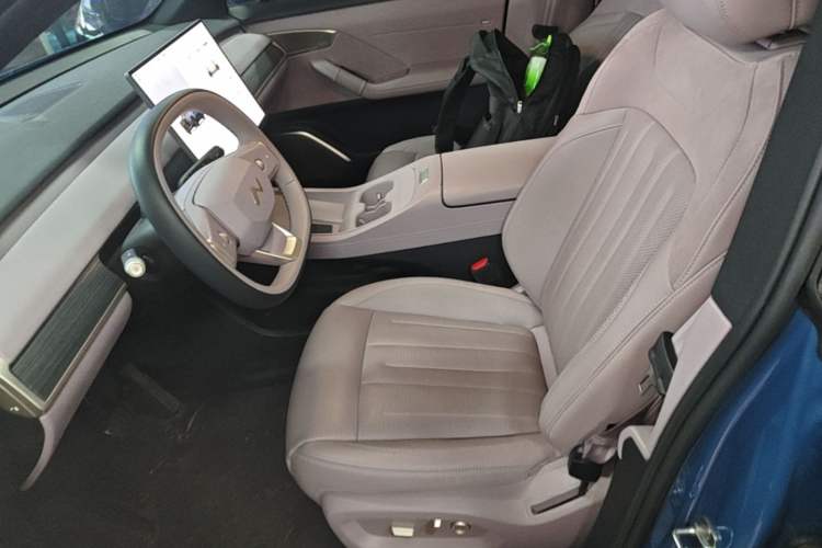 Used ONVO L60 2024 60 kWh Rear-Drive Version Left Front Seat