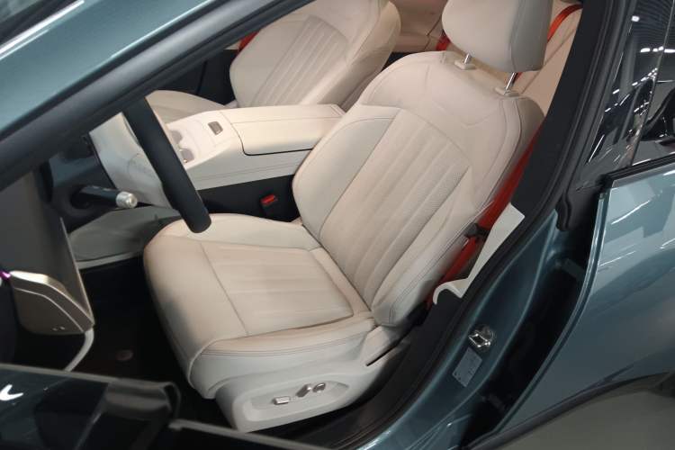 Used ONVO L60 2024 60 kWh Rear-Drive Version Left Front Seat