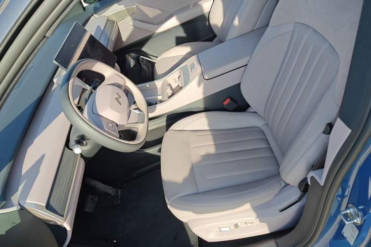 Used ONVO L60 2024 60 kWh All-Wheel Drive Left Front Seat
