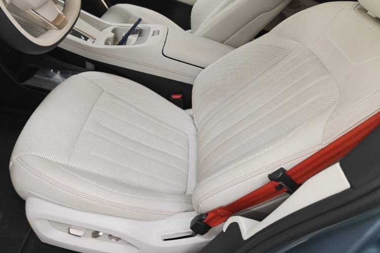Used ONVO L60 2024 60 kWh Rear-Drive Version Left Front Seat