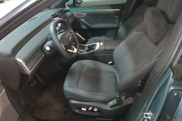 Used ONVO L60 2024 85 kWh All-Wheel Drive Left Front Seat