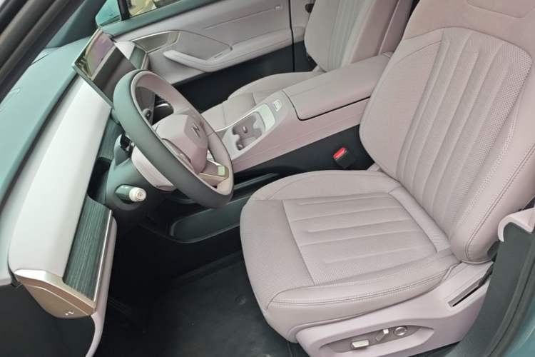 Used ONVO L60 2024 60 kWh All-Wheel Drive Left Front Seat