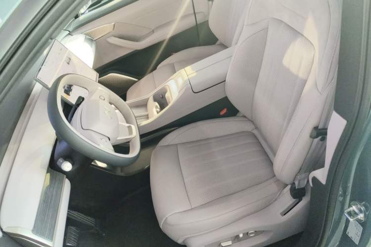 Used ONVO L60 2024 60 kWh Rear-Drive Version Left Front Seat