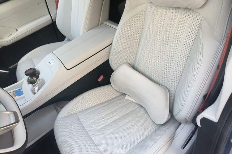 Used ONVO L60 2024 60 kWh All-Wheel Drive Left Front Seat