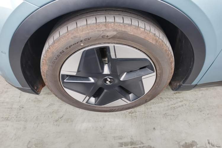 Used ONVO L60 2024 60 kWh Rear-Drive Version Left Front Wheel Hub