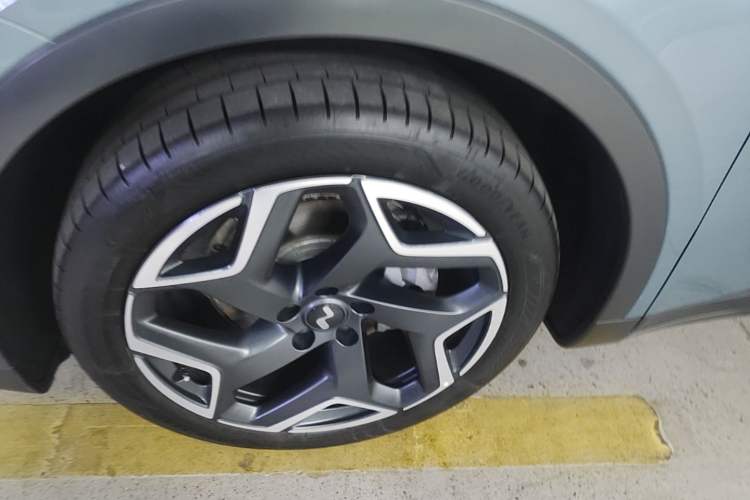Used ONVO L60 2024 60 kWh Rear-Drive Version Left Front Wheel Hub