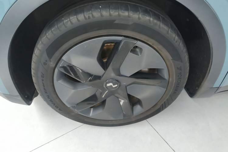 Used ONVO L60 2024 60 kWh All-Wheel Drive Left Front Wheel Hub