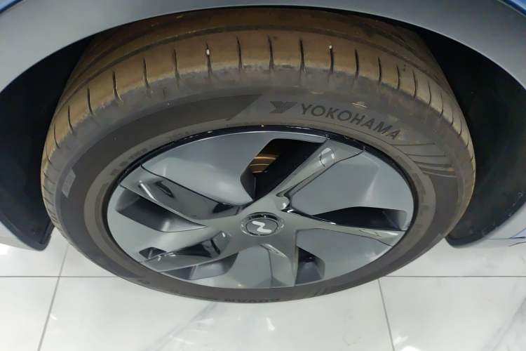 Used ONVO L60 2024 60 kWh All-Wheel Drive Left Front Wheel Hub
