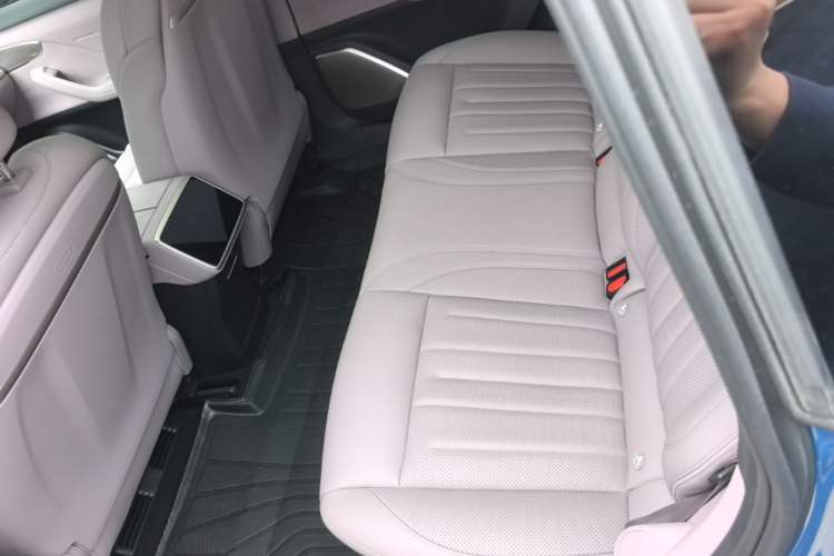 Used ONVO L60 2024 60 kWh All-Wheel Drive Left Rear Seat