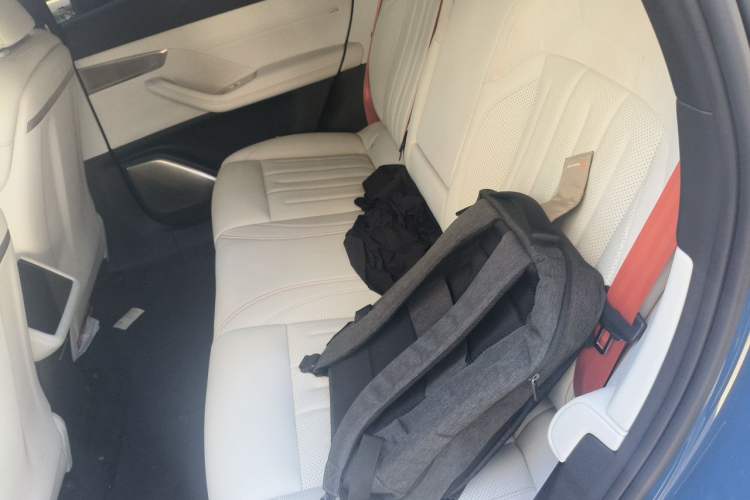 Used ONVO L60 2024 60 kWh All-Wheel Drive Left Rear Seat