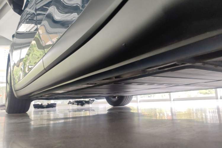 Used ONVO L60 2024 60 kWh All-Wheel Drive Left Side Sill