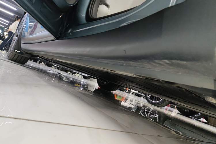 Used ONVO L60 2024 60 kWh All-Wheel Drive Left Side Sill