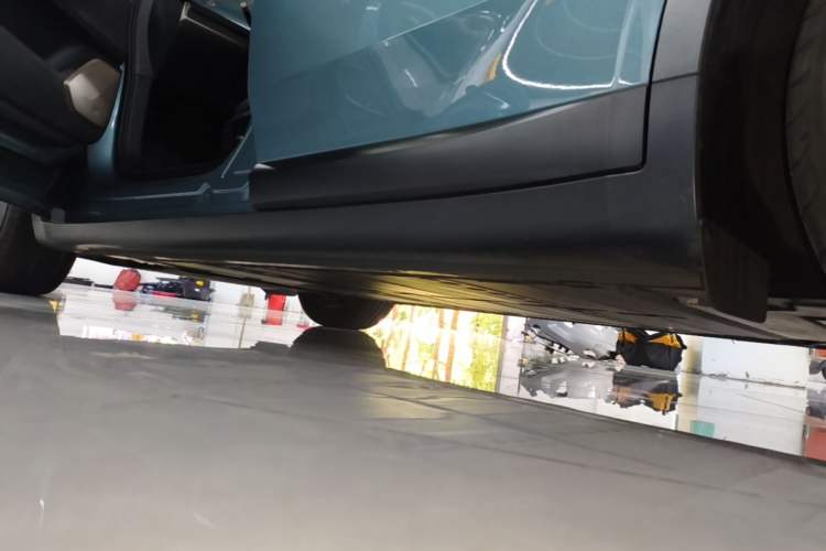 Used ONVO L60 2024 60 kWh All-Wheel Drive Left Side Sill