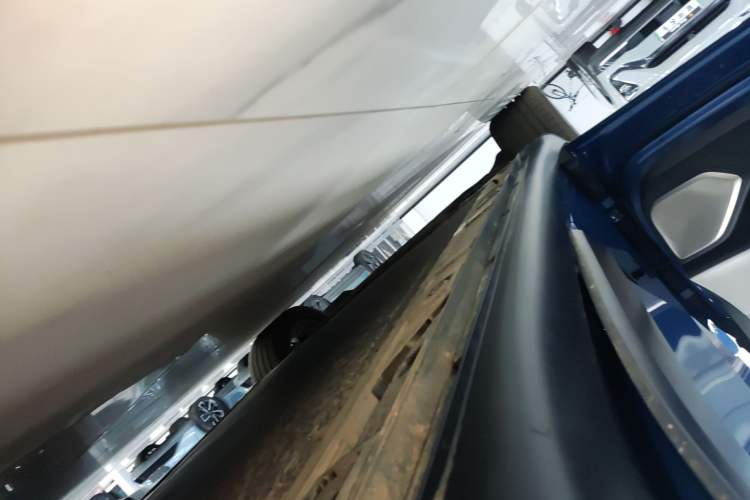 Used ONVO L60 2024 60 kWh All-Wheel Drive Left Side Sill