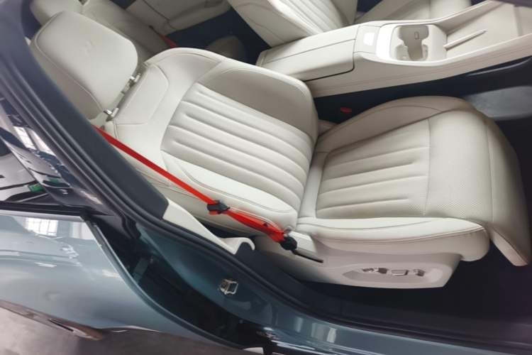 Used ONVO L60 2024 60 kWh Rear-Drive Version Right Front Seat