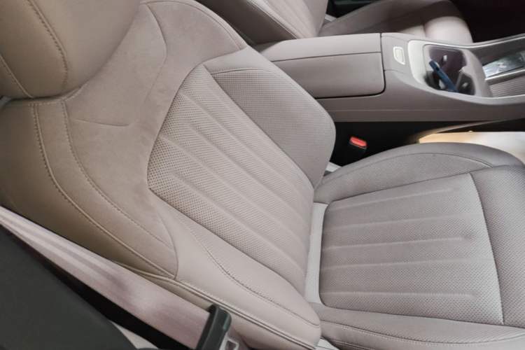 Used ONVO L60 2024 60 kWh Rear-Drive Version Right Front Seat