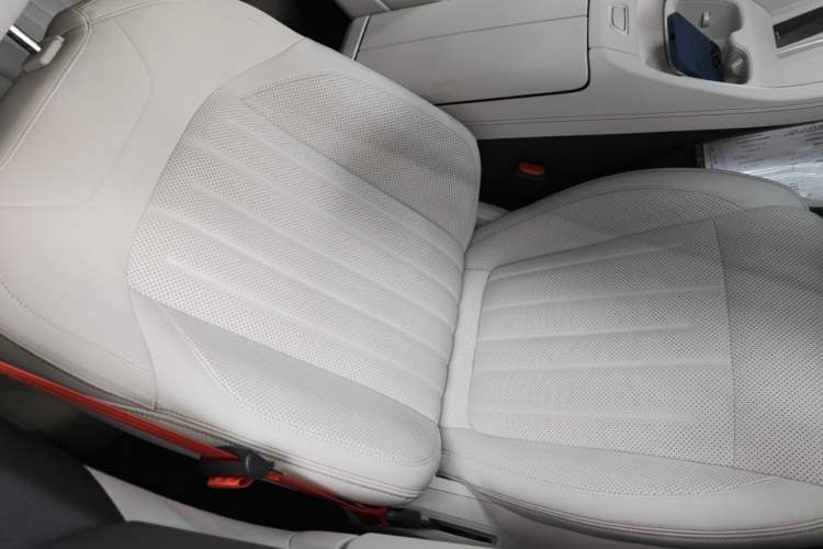 Used ONVO L60 2024 60 kWh Rear-Drive Version Right Front Seat