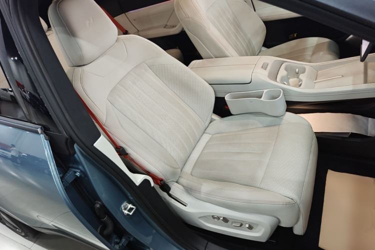 Used ONVO L60 2024 60 kWh Rear-Drive Version Right Front Seat