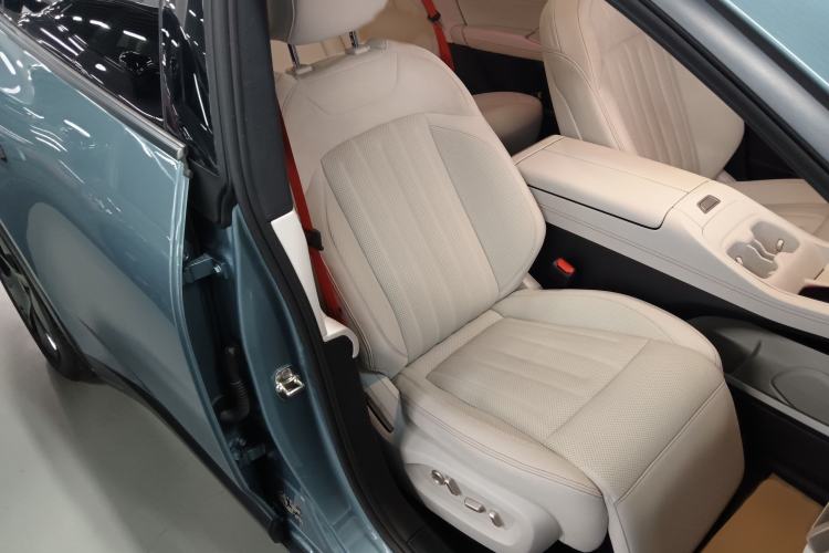 Used ONVO L60 2024 60 kWh Rear-Drive Version Right Front Seat