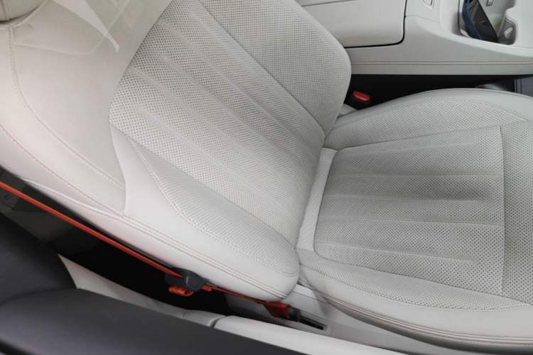 Used ONVO L60 2024 60 kWh Rear-Drive Version Right Front Seat