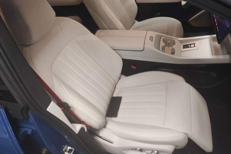 Used ONVO L60 2024 60 kWh Rear-Drive Version Right Front Seat