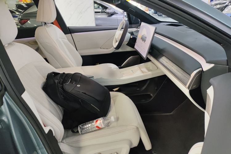 Used ONVO L60 2024 60 kWh All-Wheel Drive Right Front Seat