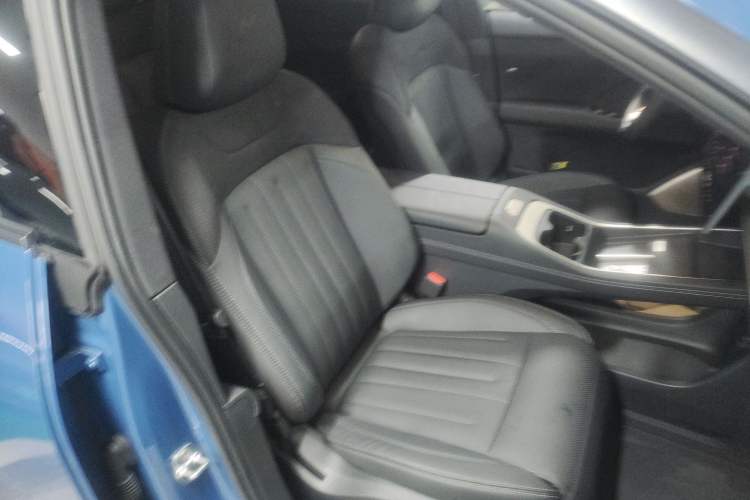 Used ONVO L60 2024 60 kWh Rear-Drive Version Right Front Seat